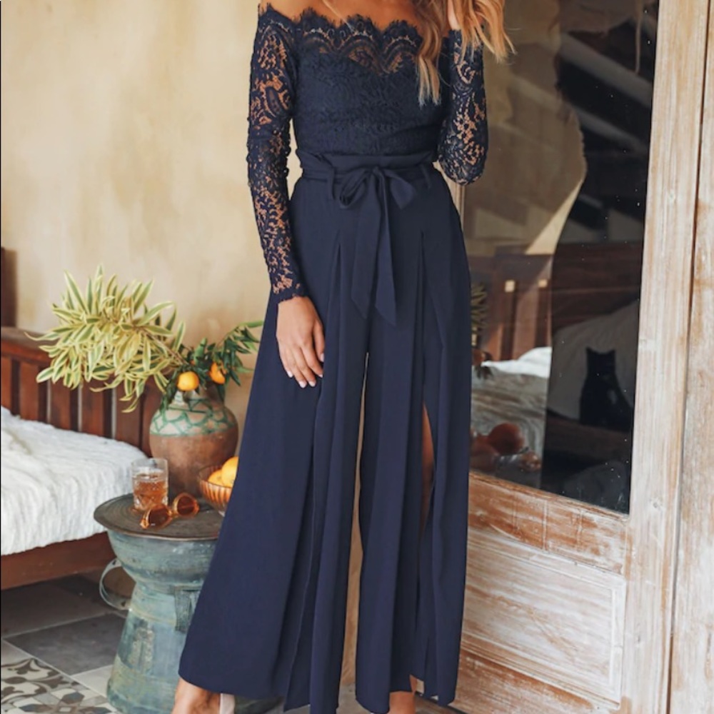 Bought this size Medium for a wedding. Decided on something else.